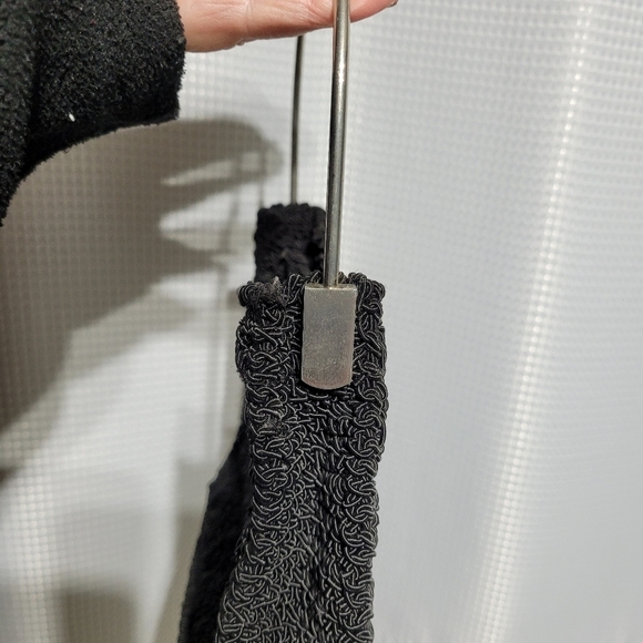 Vintage La Rue Black Crocheted Purse with Silver Handle - Picture 4 of 8
